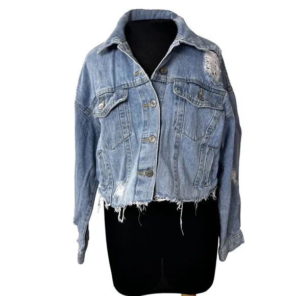 Forever 21 Distressed Cropped Denim Jacket Medium Light Wash Frayed Hem Womens - Picture 1 of 10